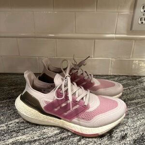 Women’s Adidas UltraBoost 21 Ice Purple Size 8 S23831